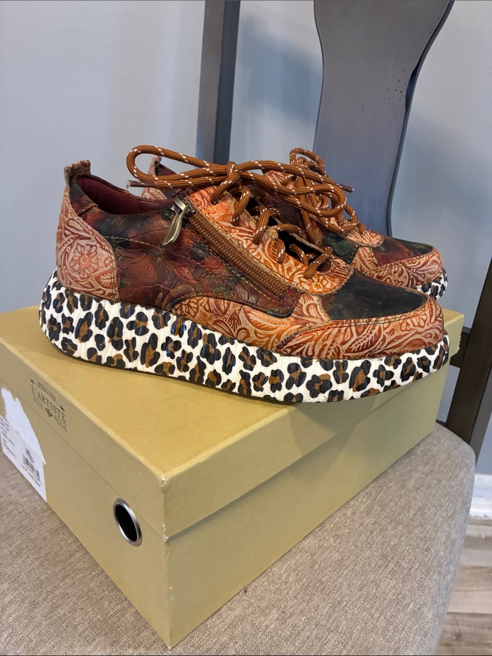 L'Artiste Spring Step athletic shoe